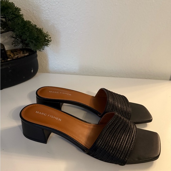 Marc Fisher Textured Strap Block Heel Mules Black - Picture 2 of 4